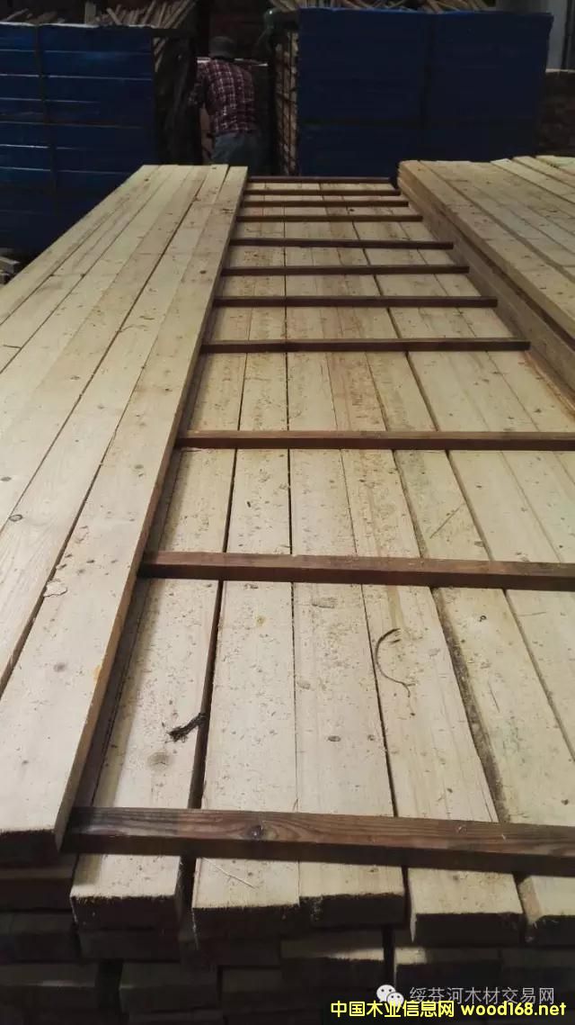 點擊查看現貨白松30*100mm床板干燥板材的詳細資料