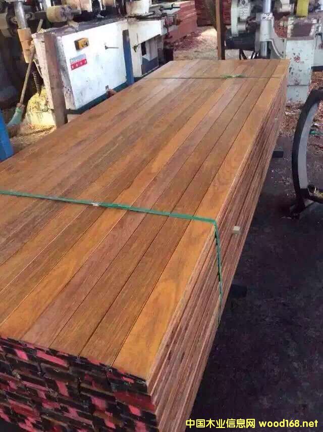 }5
