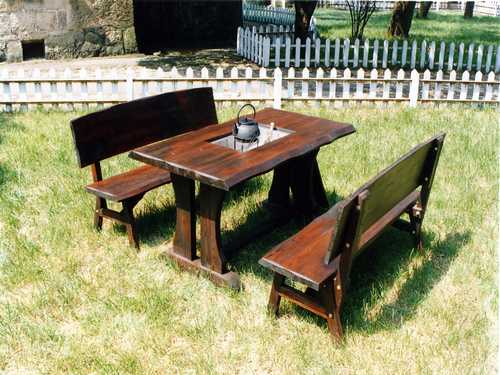 e ROASTING DINING TABLE
