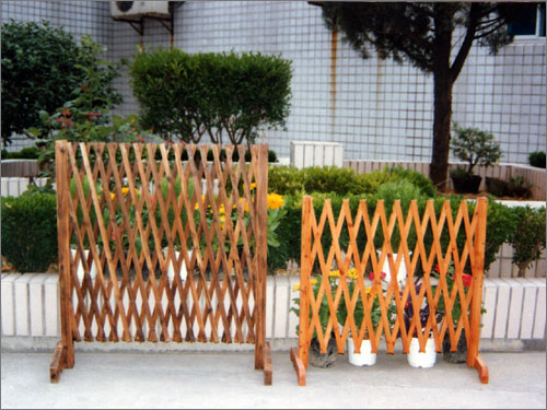 sW EXTENSIBLE WOODEN GRILLEDԔB